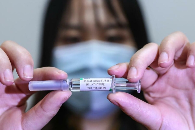 Một liều vaccine Covid-19 thử nghiệm tại CNBG, trụ sở Thiên Tân, ngày 10/4. Ảnh: Xinhua
