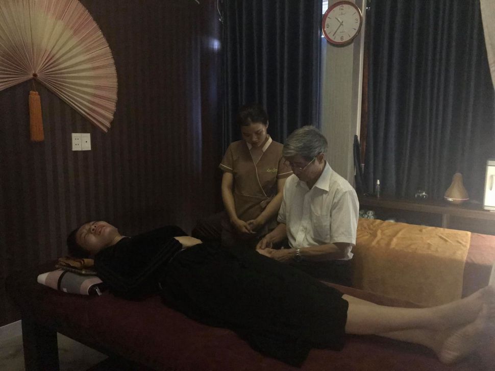 Điều trị đau mỏi vai gáy tại quận Tân Phú