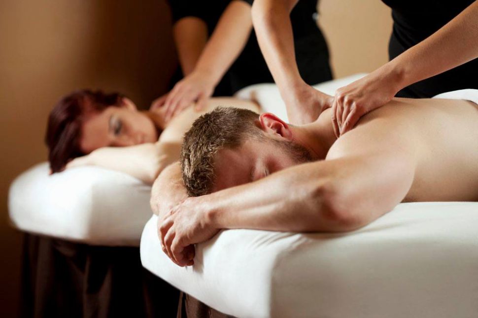 Massage thư giãn cho cặp đôi tại nhà ở TPHCM